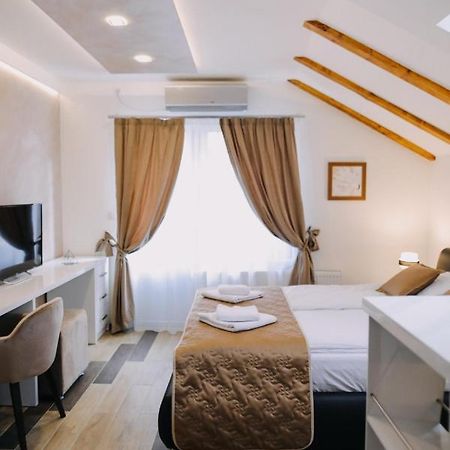 Prima Lux Apartments & Studio นิส ภายนอก รูปภาพ