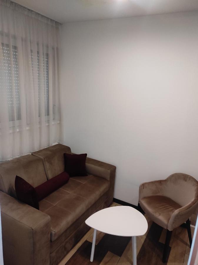 Prima Lux Apartments & Studio นิส ภายนอก รูปภาพ