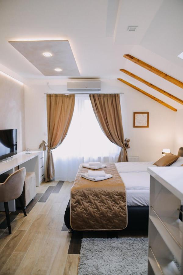 Prima Lux Apartments & Studio นิส ภายนอก รูปภาพ