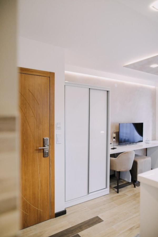 Prima Lux Apartments & Studio นิส ภายนอก รูปภาพ