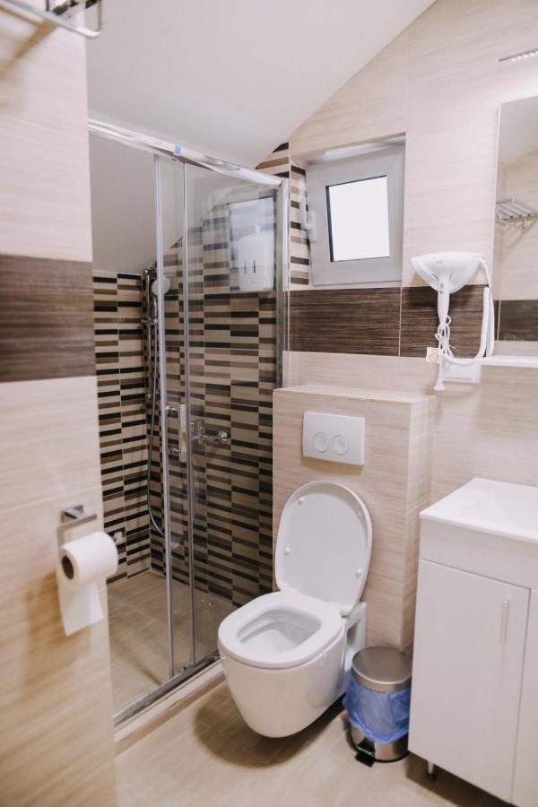 Prima Lux Apartments & Studio นิส ภายนอก รูปภาพ
